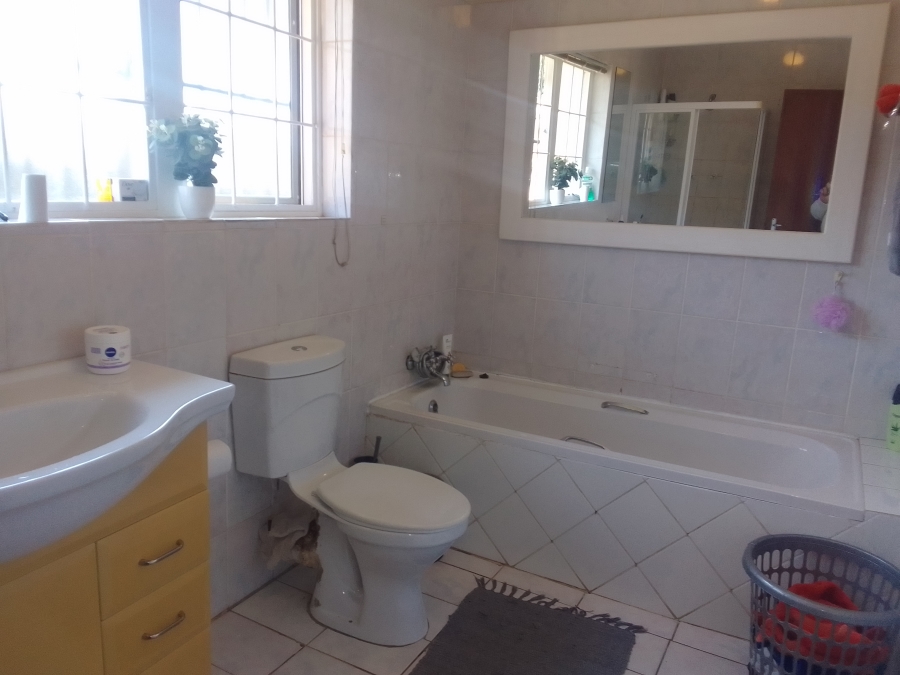 4 Bedroom Property for Sale in Geelhoutpark North West